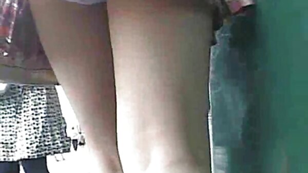 Dua cangkul remaja nakal menghisap zakar yang berisi dalam klip sex melayu 18 tahun lucah bertiga yang kotor FFM